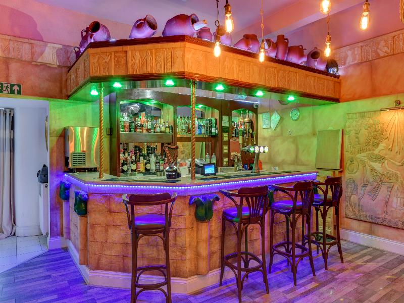 OYO Empire Hotel - Bar