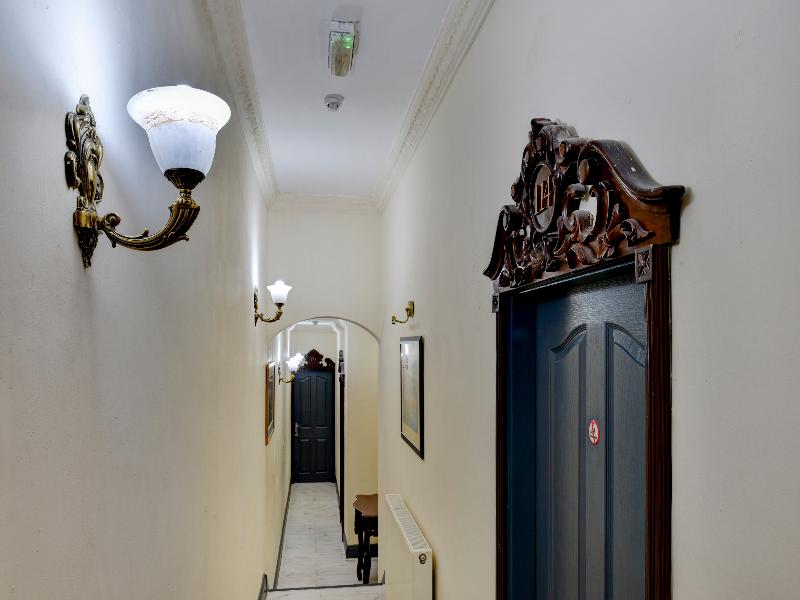 OYO Empire Hotel - Lobi