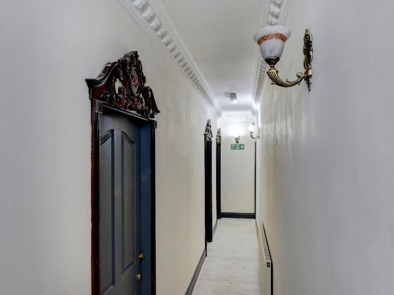 OYO Empire Hotel - Lobi
