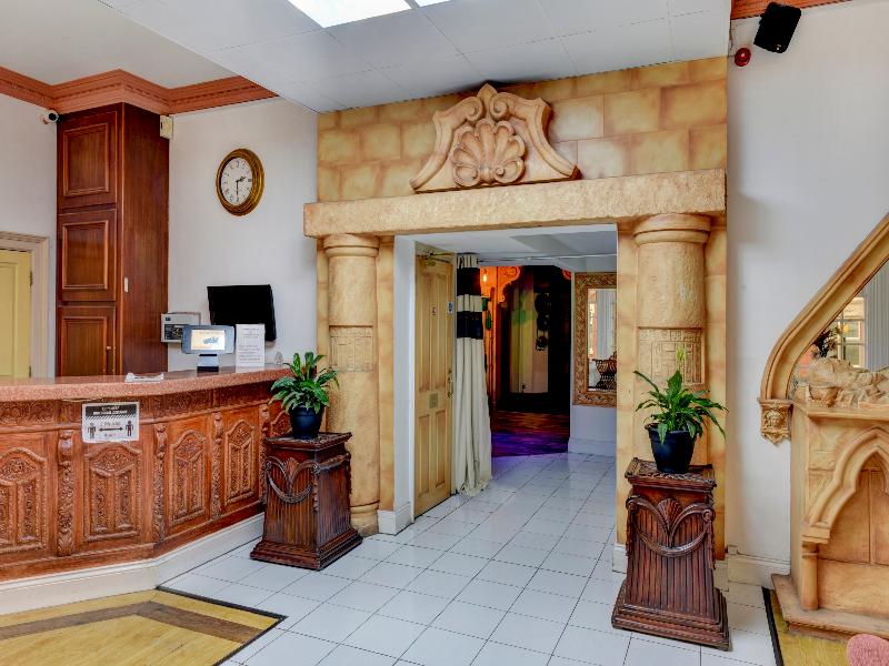 OYO Empire Hotel - Lobi