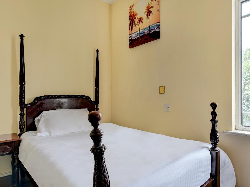 OYO Empire Hotel - Oda