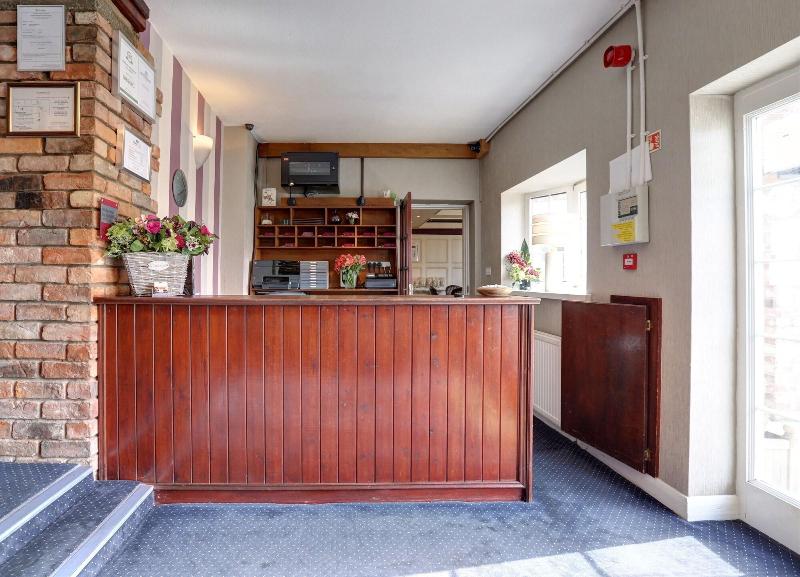 Manor Court Hotel - Lobi