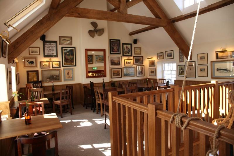 The Erskine Arms - Bar