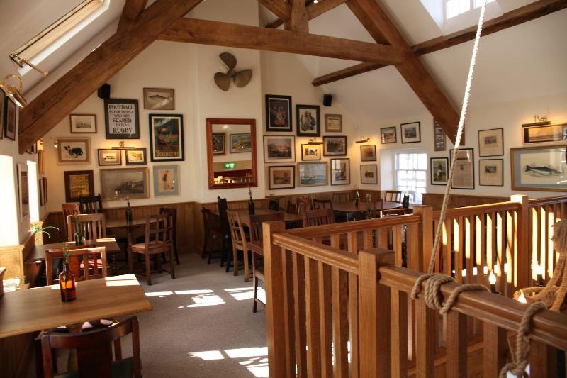 The Erskine Arms - Bar