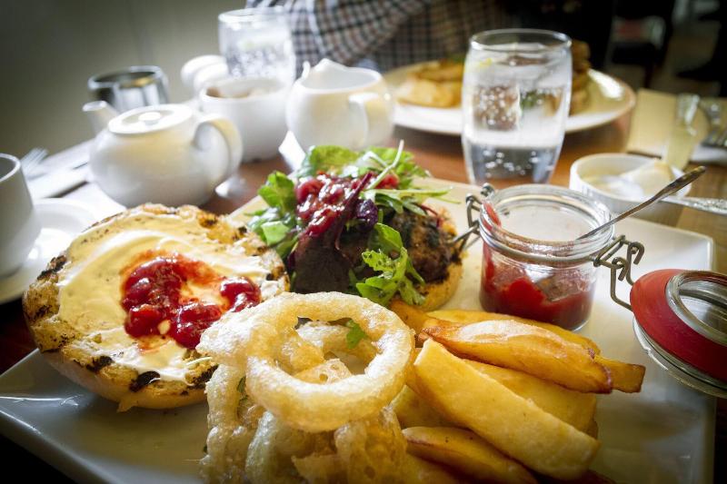 Classic Lodges - The White Swan - Restoran