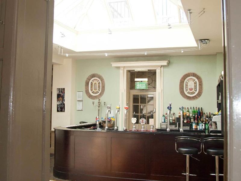 Warwick Arms Hotel - Bar