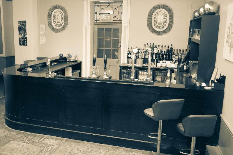 Warwick Arms Hotel - Bar