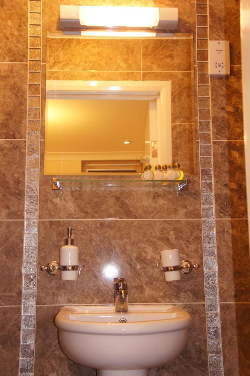 Sapphire Hotel - Oda