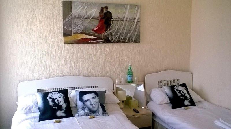 The Albert Hotel - Genel
