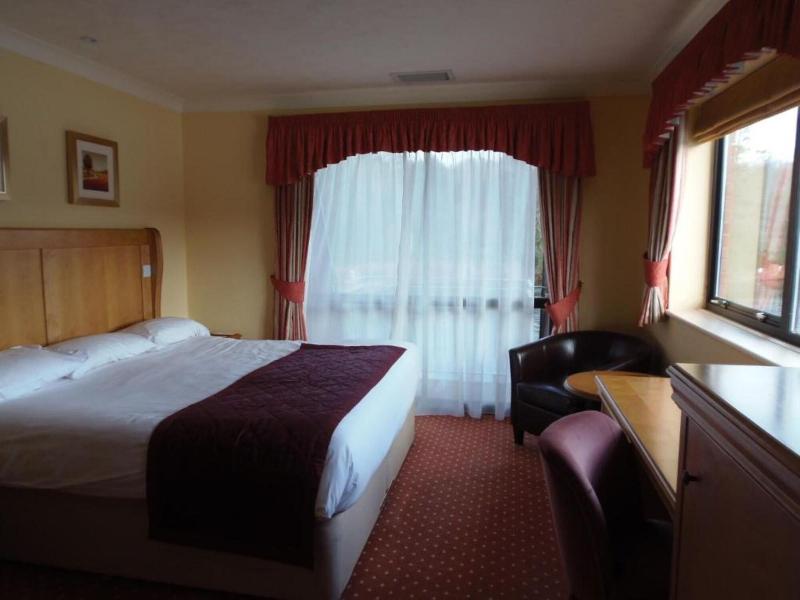 Lakeside International Hotel - Oda