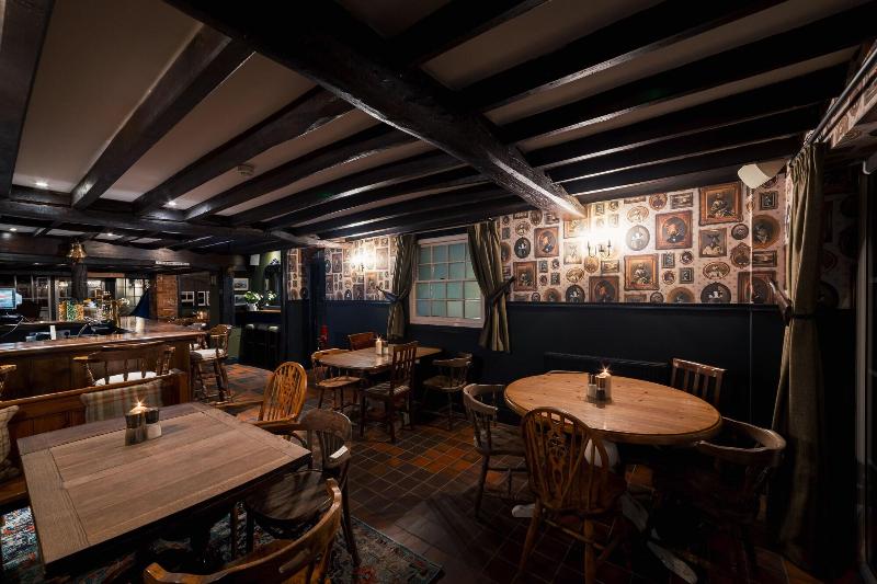 George And Dragon - Bar