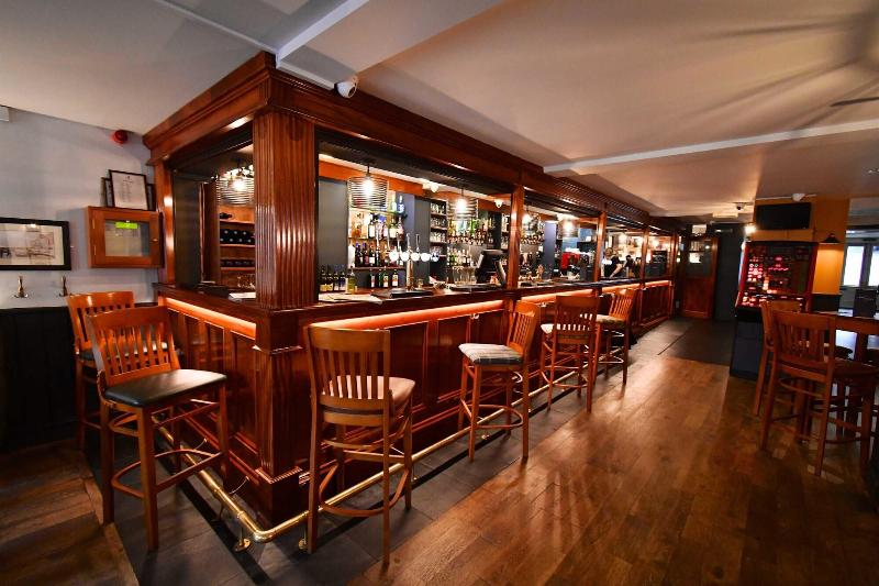 The Rose And Crown Hotel - Bar