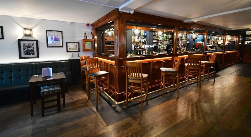The Rose And Crown Hotel - Bar