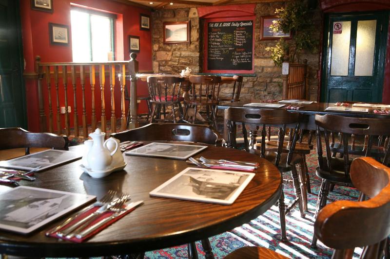 Fox & Goose, Barrow Gurney by Marston's Inns - Restoran