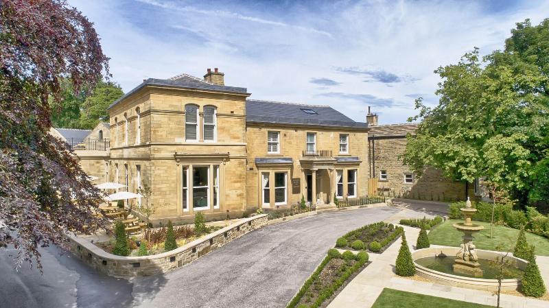 Manor House Lindley - Genel