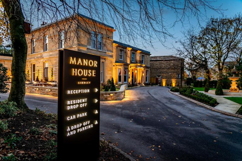 Manor House Lindley - Genel