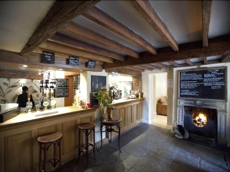 The Finchs Arms - Bar