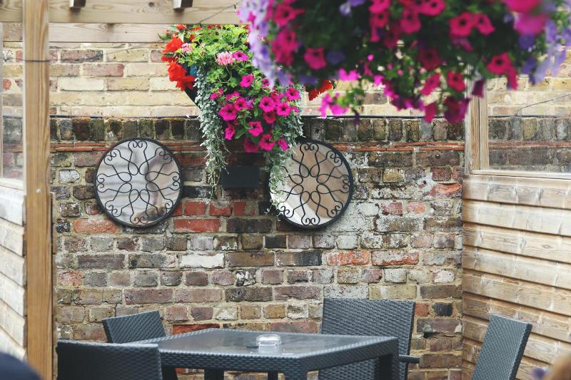 The George Inn - Teras