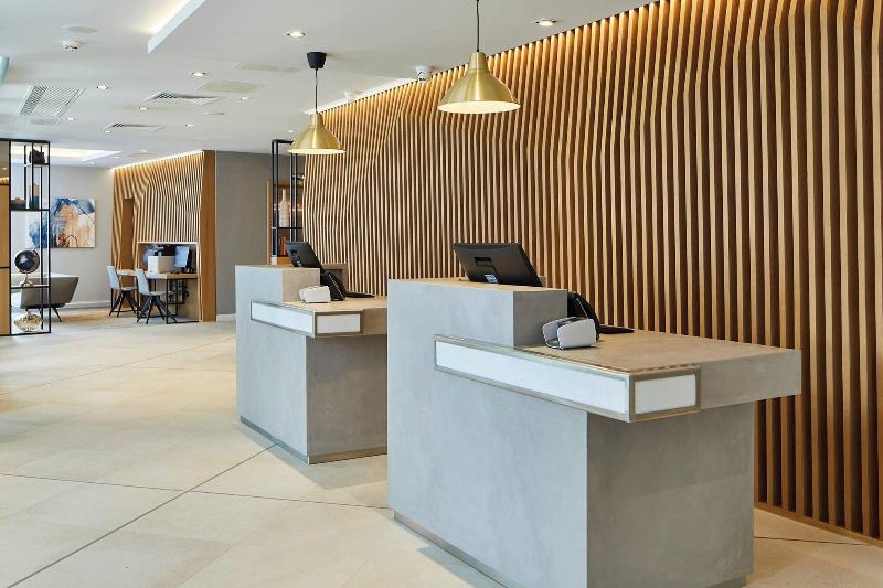 Courtyard By Marriott Oxford City Centre - Lobi