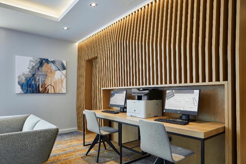 Courtyard By Marriott Oxford City Centre - Genel