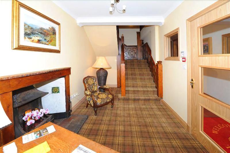 The Crown Hotel - Lobi