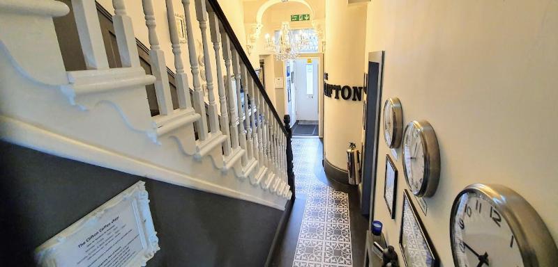 Clifton Guest House - Lobi