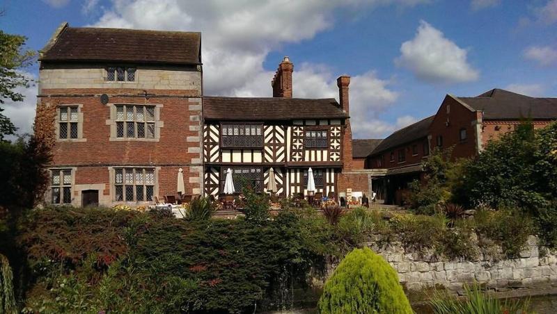 Albright Hussey Manor - Genel