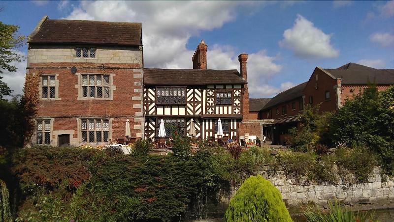 Albright Hussey Manor - Genel
