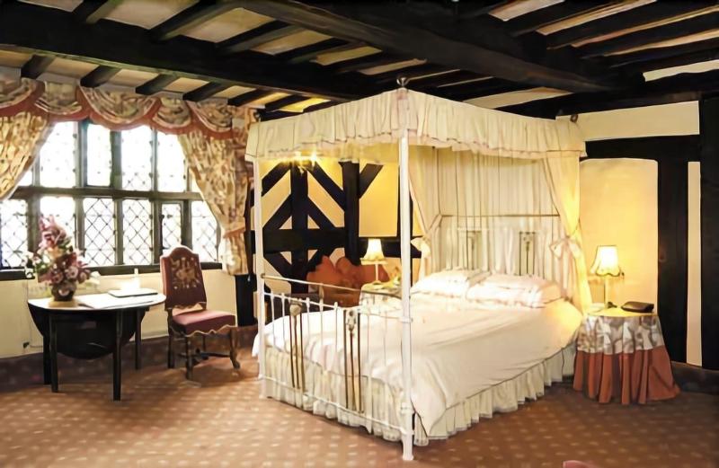 Albright Hussey Manor - Oda