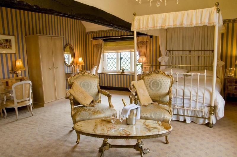 Albright Hussey Manor - Oda