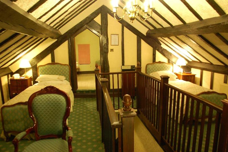 Albright Hussey Manor - Oda