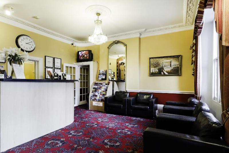 Tudor Court Hotel - Lobi