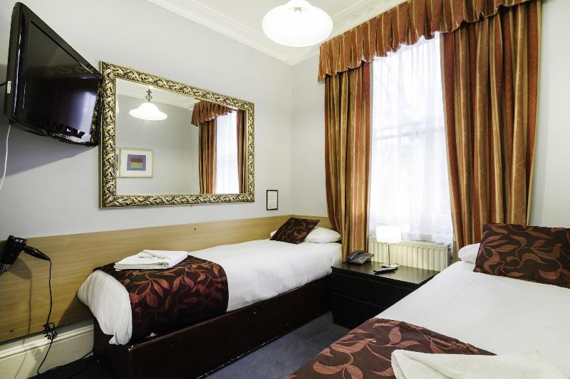 Tudor Court Hotel - Oda