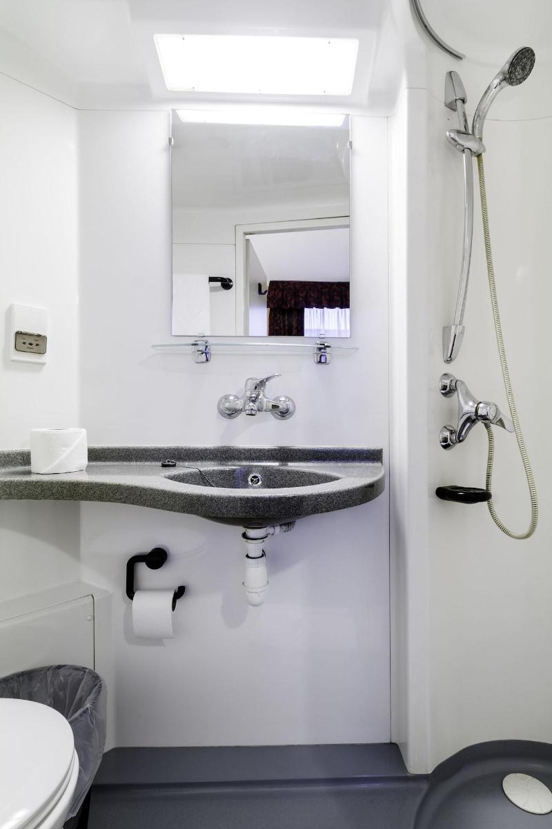 Tudor Court Hotel - Oda