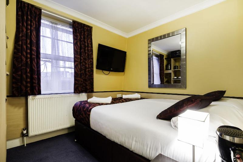 Tudor Court Hotel - Oda