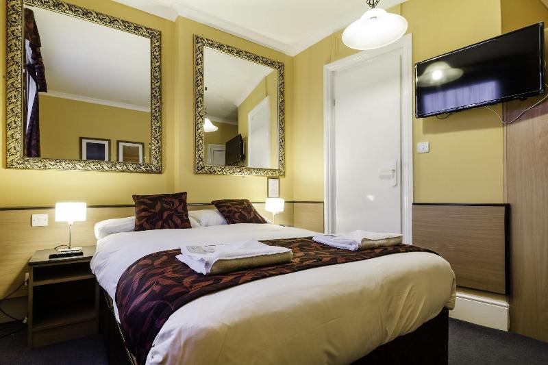 Tudor Court Hotel - Oda