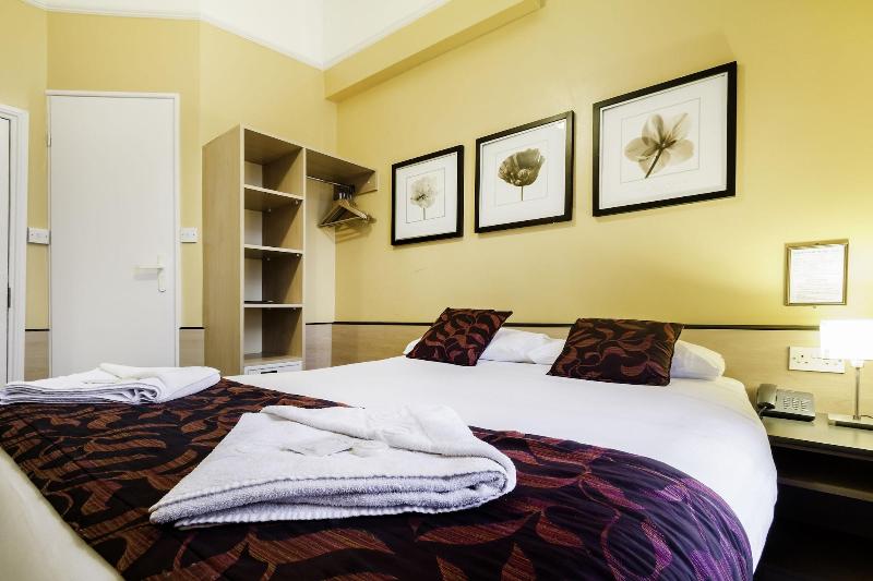 Tudor Court Hotel - Oda