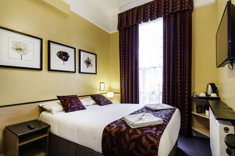 Tudor Court Hotel - Oda