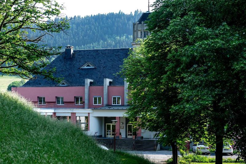 Haus des Volkes - Das Bauhaushotel - Genel