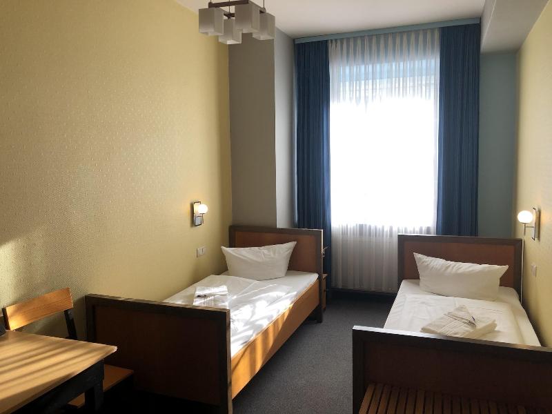 Haus des Volkes - Das Bauhaushotel - Oda