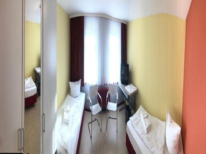 Haus des Volkes - Das Bauhaushotel - Oda
