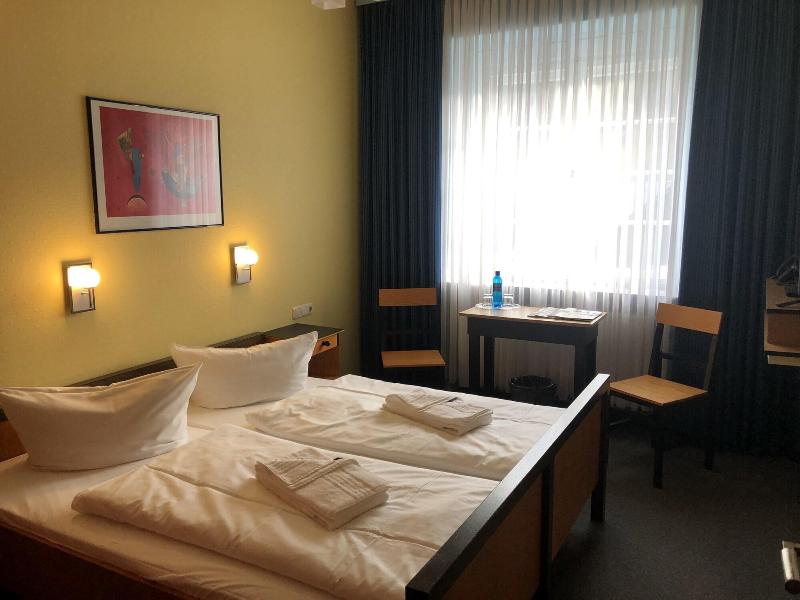 Haus des Volkes - Das Bauhaushotel - Oda
