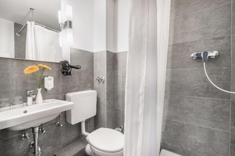 Signature Hotel Astoria Hamburg - Oda