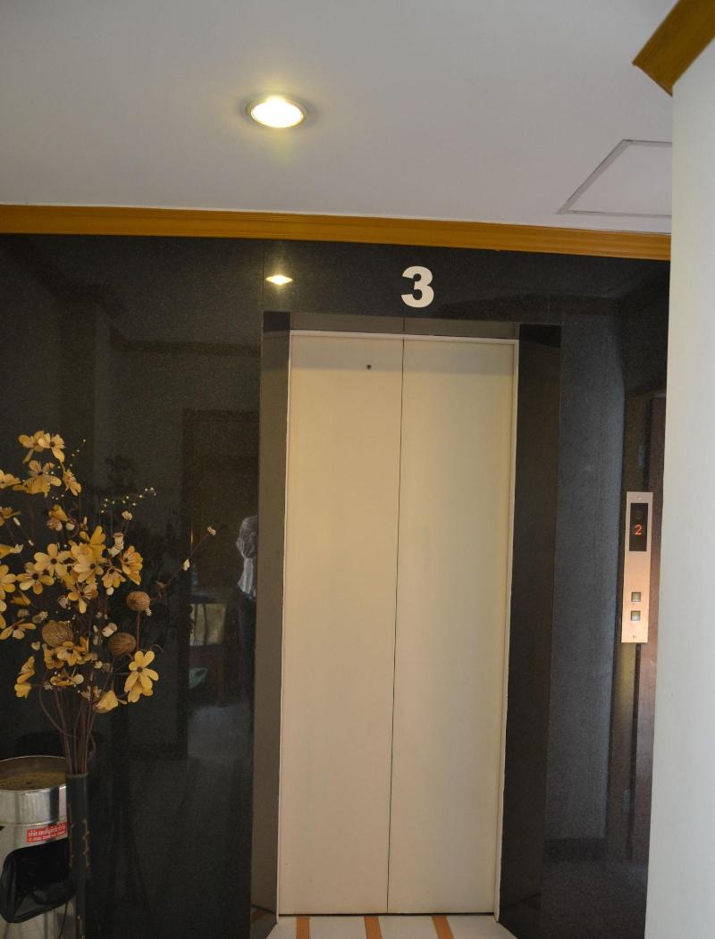 At Bangkok Hotel - Aktivite
