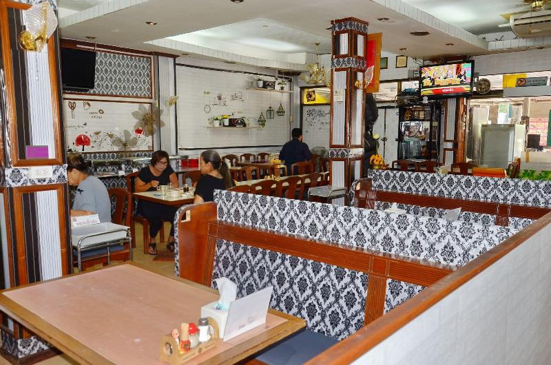 At Bangkok Hotel - Restoran