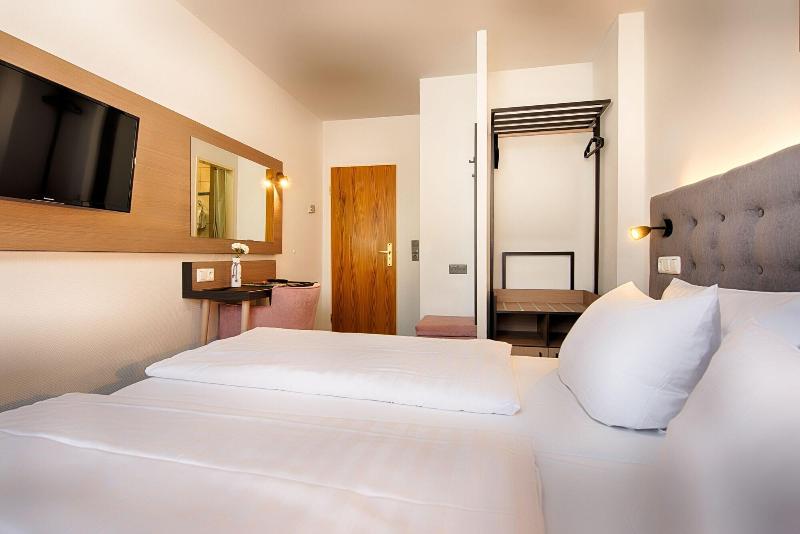 Home Hotel - Oda