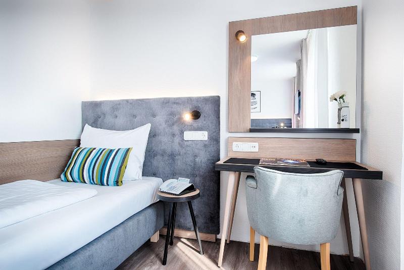Home Hotel - Oda