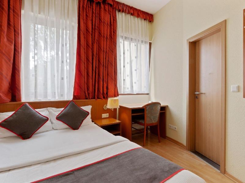 Hotel Bohemia By Vivere Stays - Oda