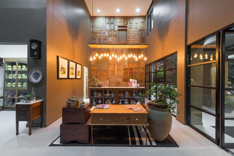 Brown House Hotel - Lobi