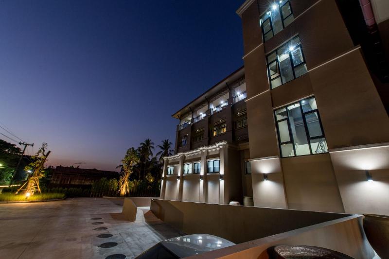 Brown House Hotel - Genel